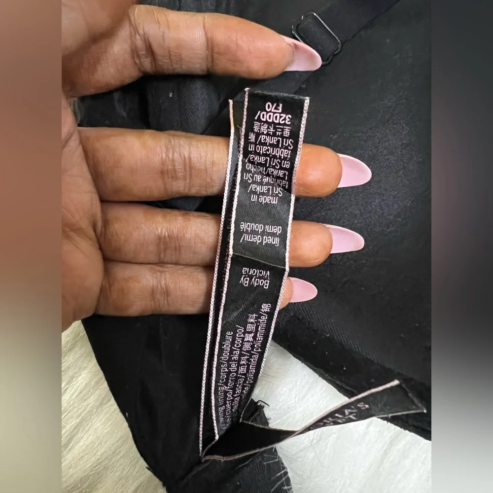 Victoria, secret Black padded bra on SALE ♥️♥️ - Picture 4 of 4